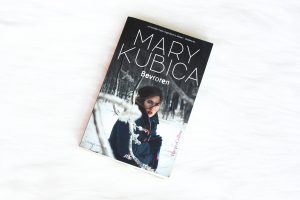 a book from Mary Kubica. On the cover stands a girl in a forest covered with snow