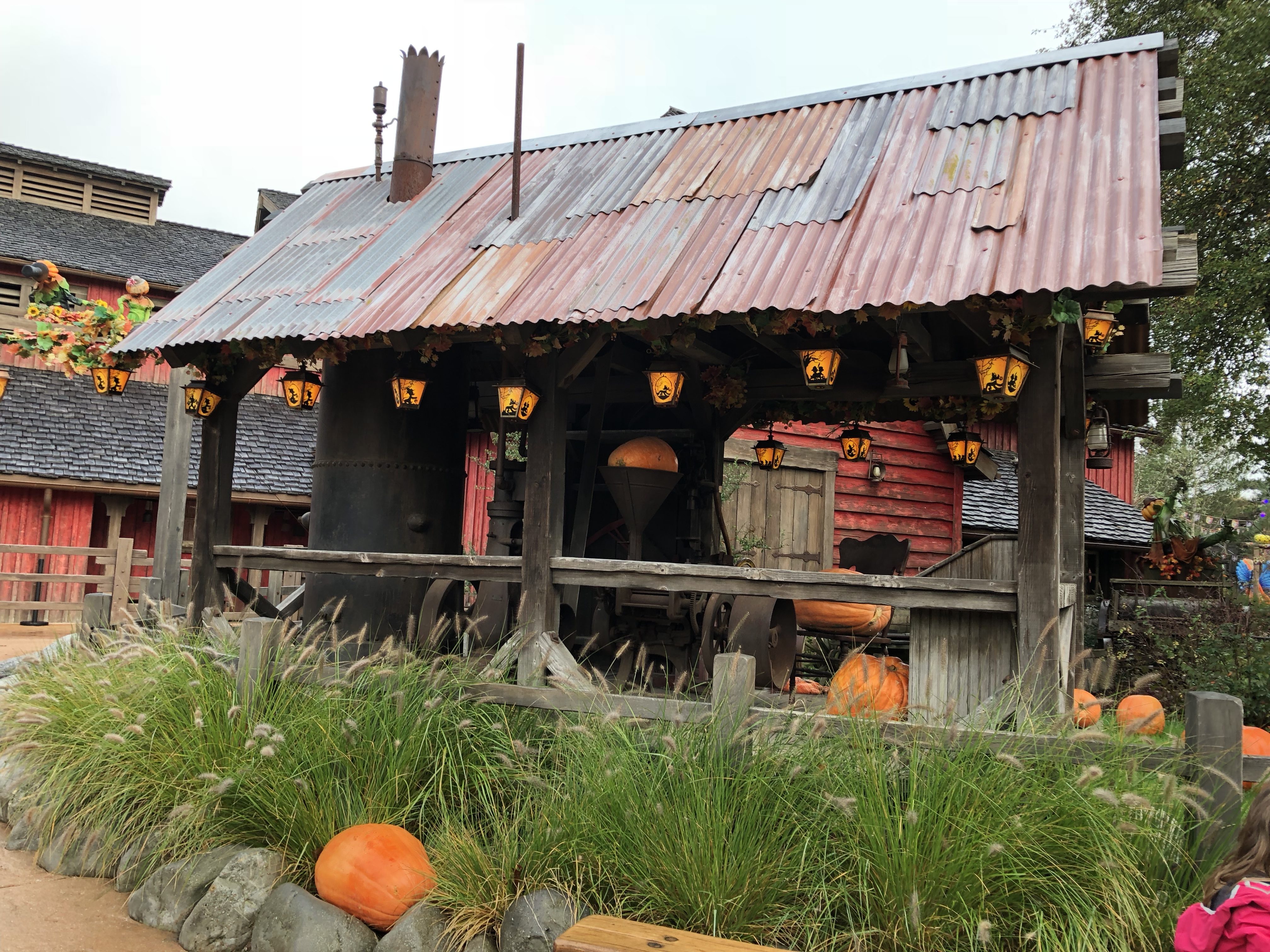 Disneyland: Halloween Street