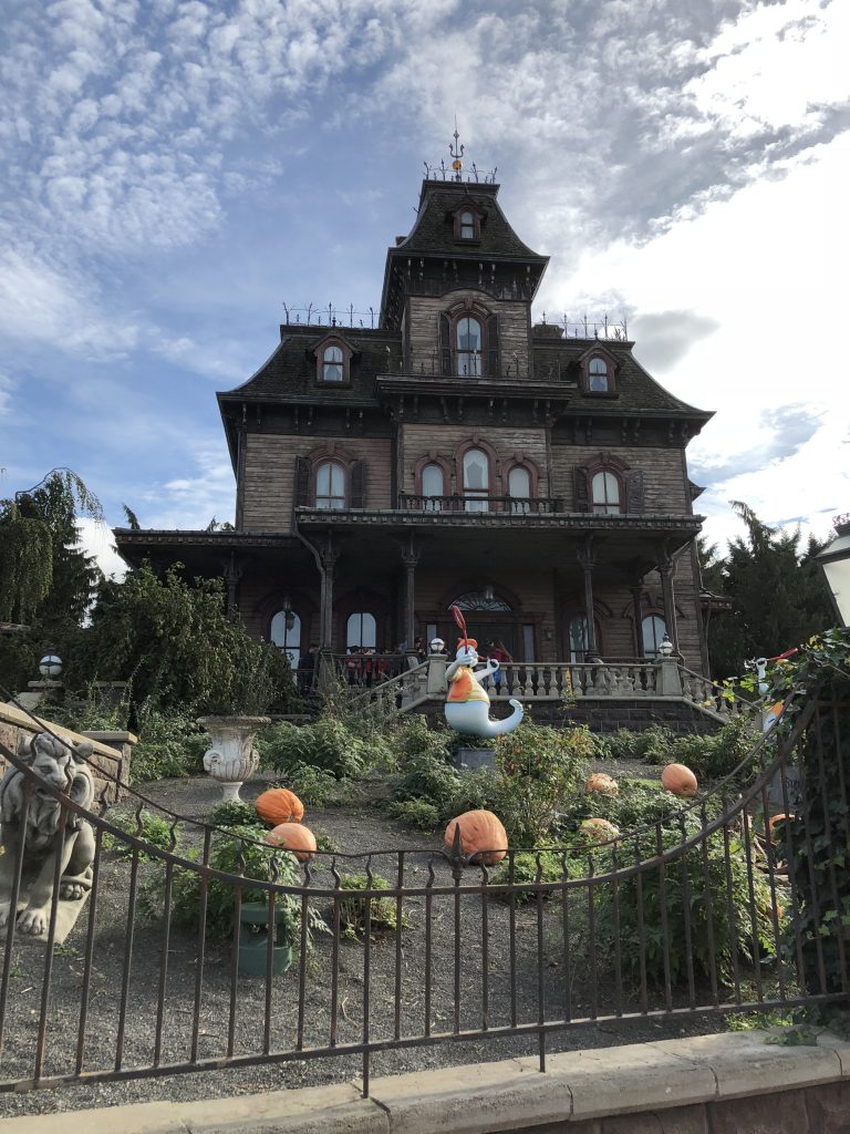 Disneyland: Halloween Street