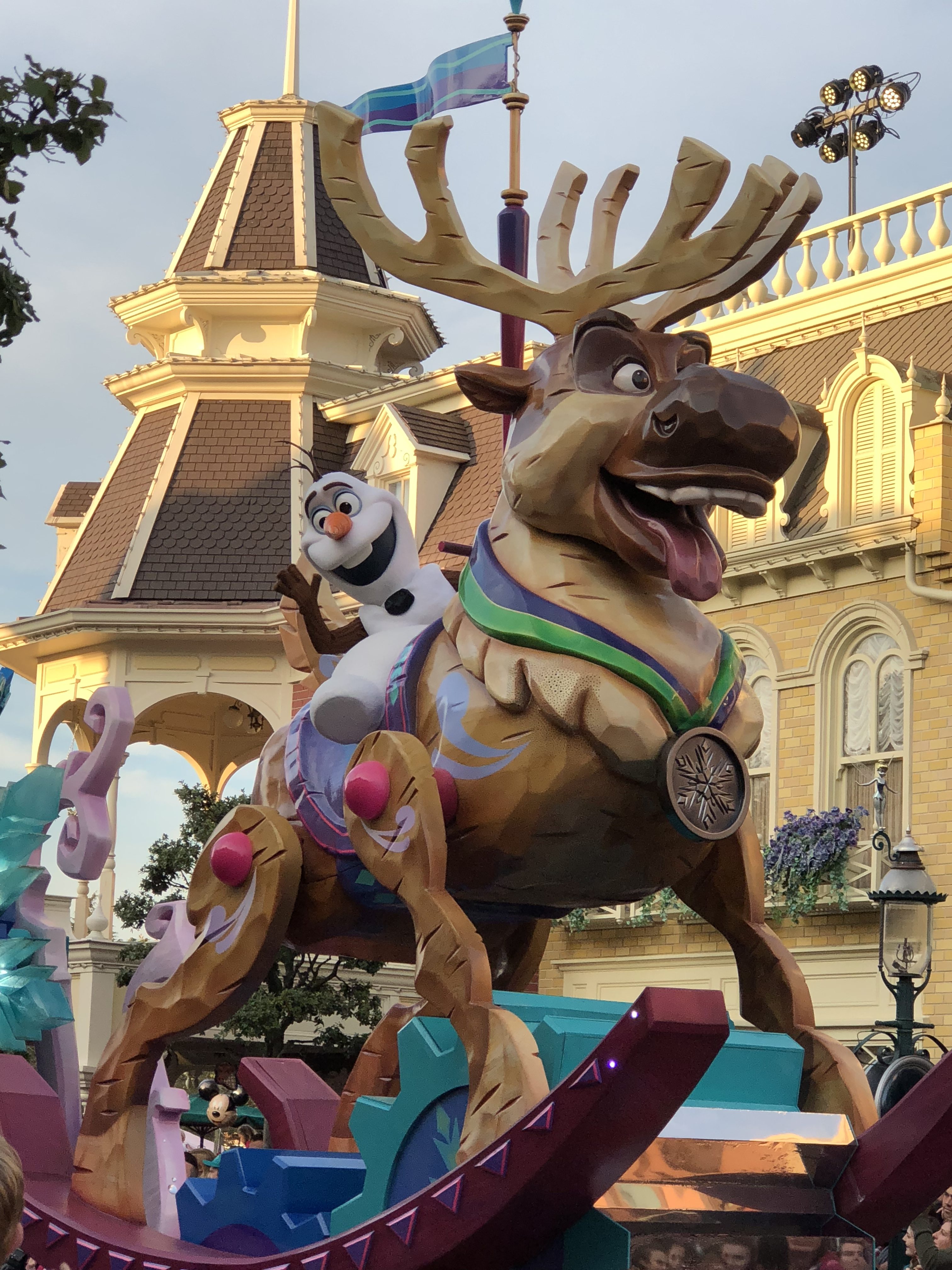 Disneyland: Disney Parade Frozen